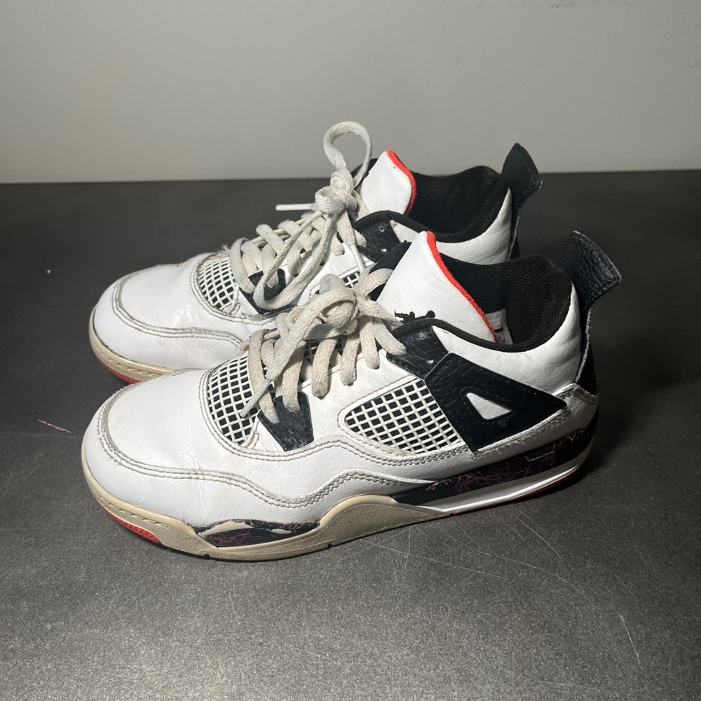 Jordan 4 retro pale citron size 1Y